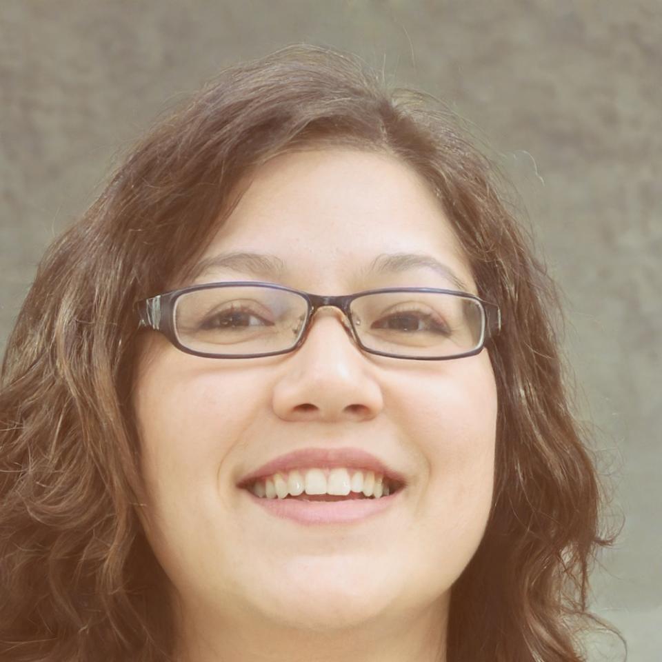 Female expert in financial risk education
